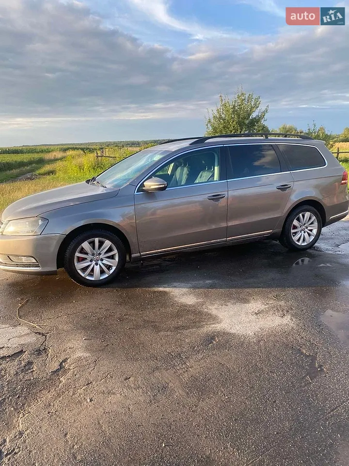 2010 Volkswagen Passat - мініатюра 11