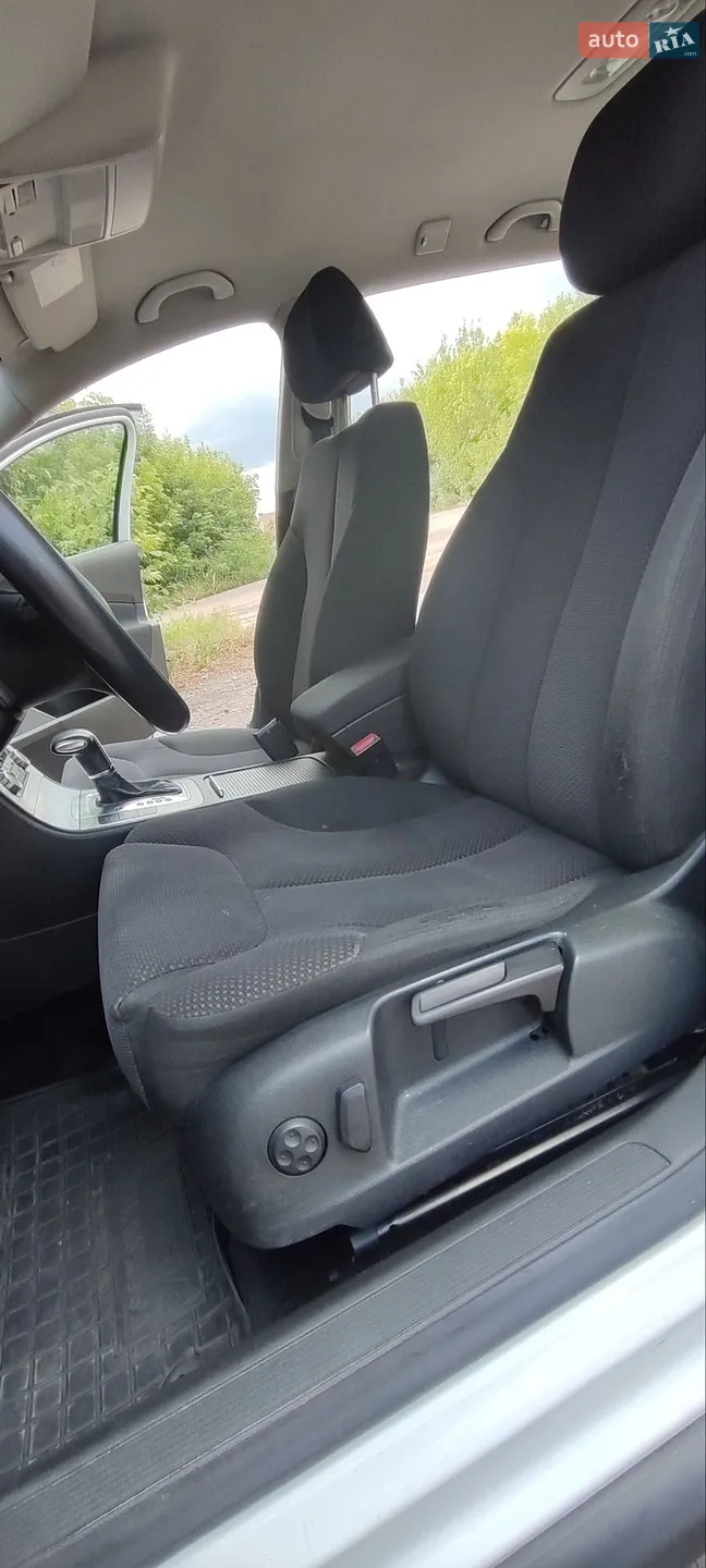 2010 Volkswagen Passat - мініатюра 17