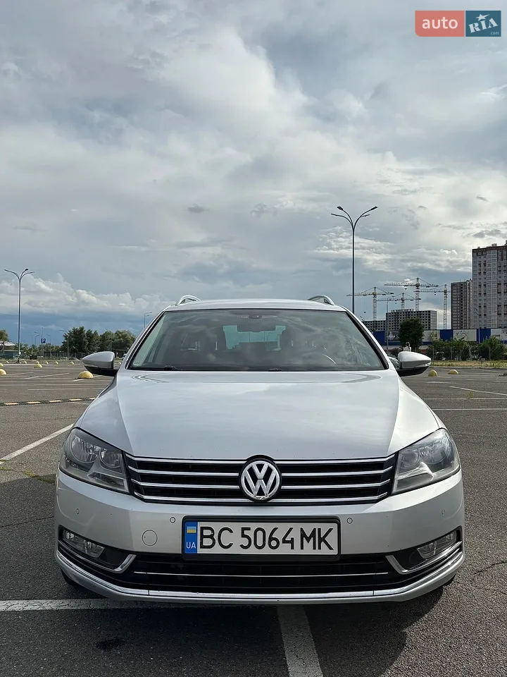 2010 Volkswagen Passat - мініатюра 9