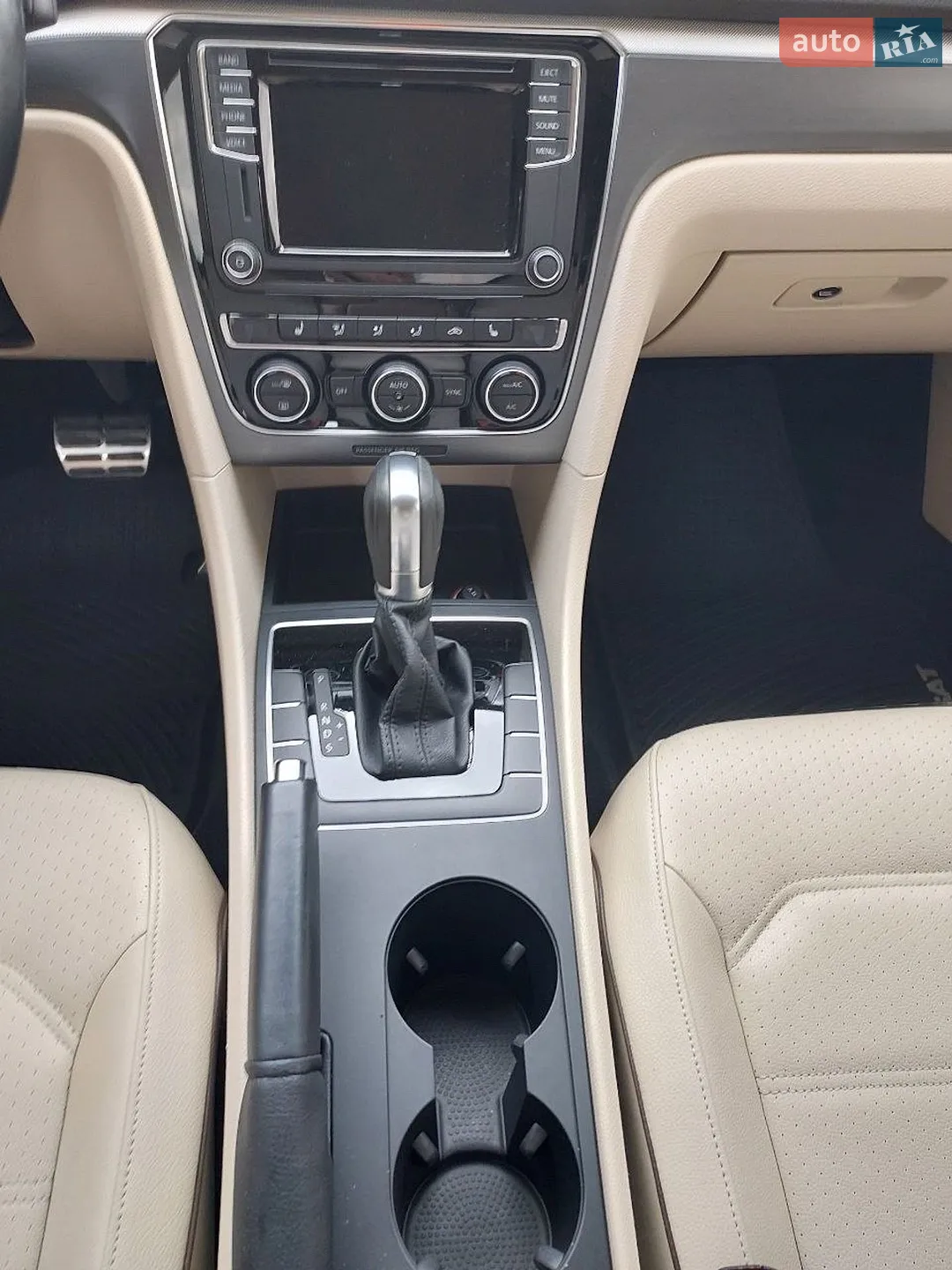 2018 Volkswagen Touareg - мініатюра 10