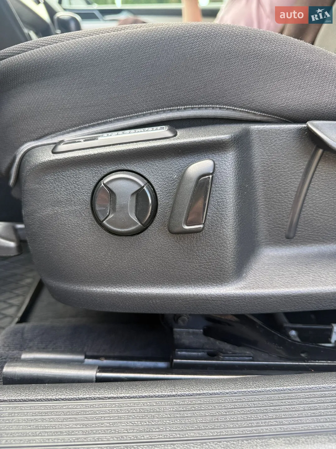 2018 Volkswagen Touareg - мініатюра 24