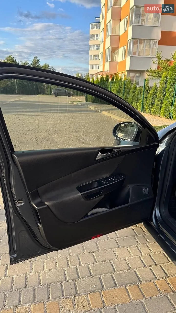 2010 Volkswagen Passat - мініатюра 24