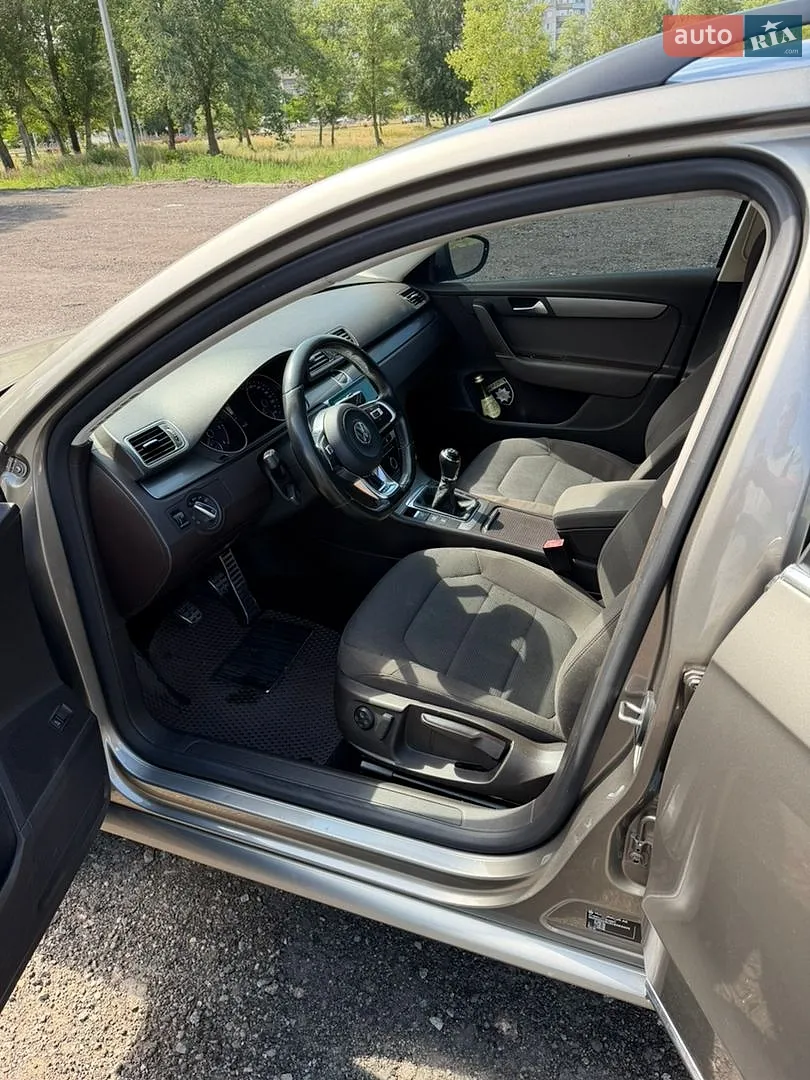 2011 Volkswagen Passat - мініатюра 10