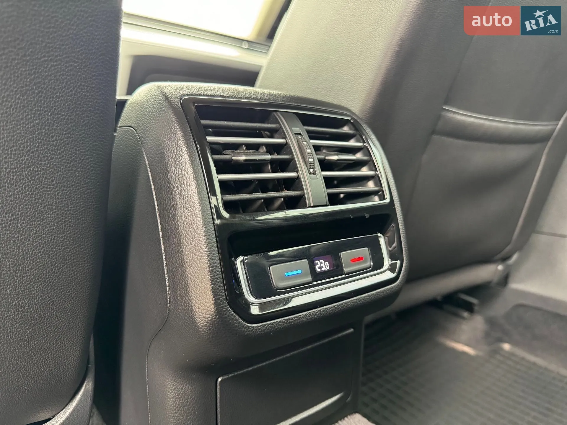 2017 Volkswagen Passat - мініатюра 28