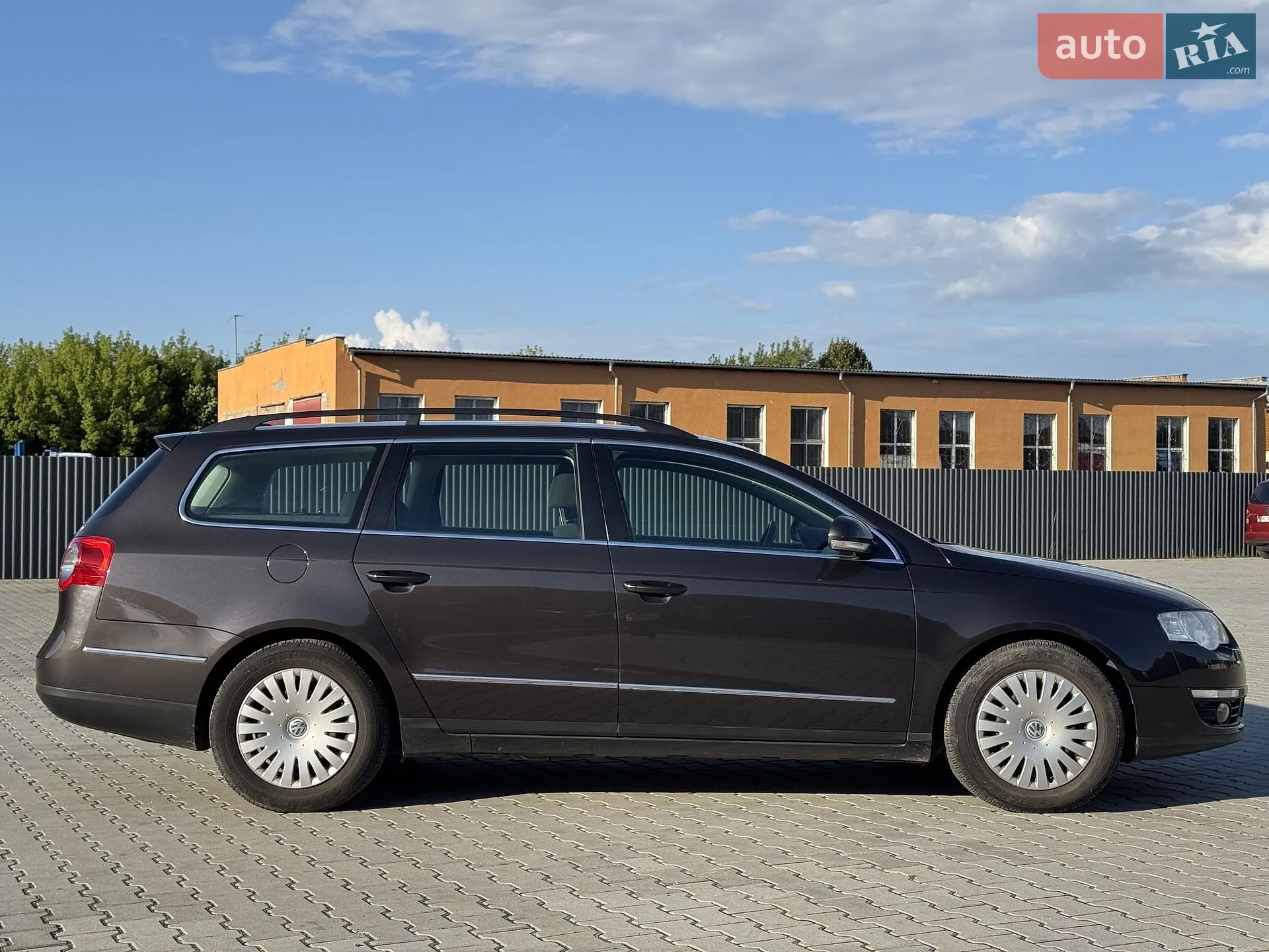 2010 Volkswagen Passat - мініатюра 2