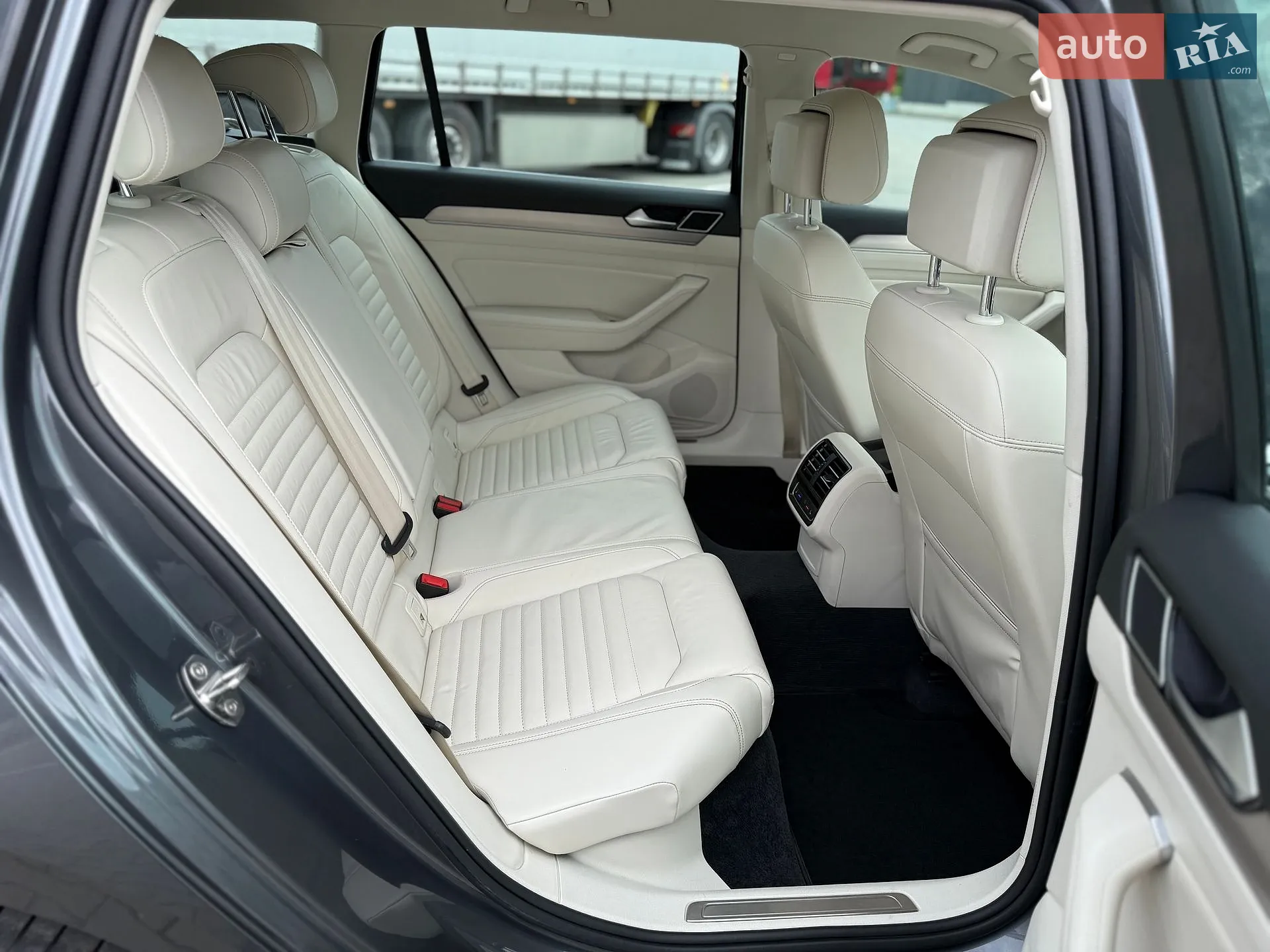 2017 Volkswagen Passat - мініатюра 32