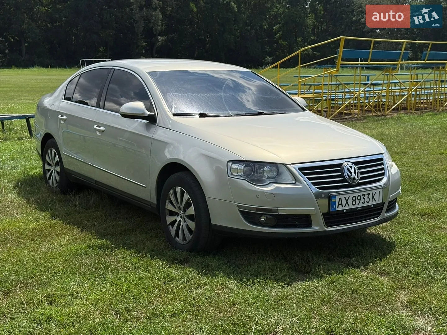2010 Volkswagen Passat - мініатюра 2