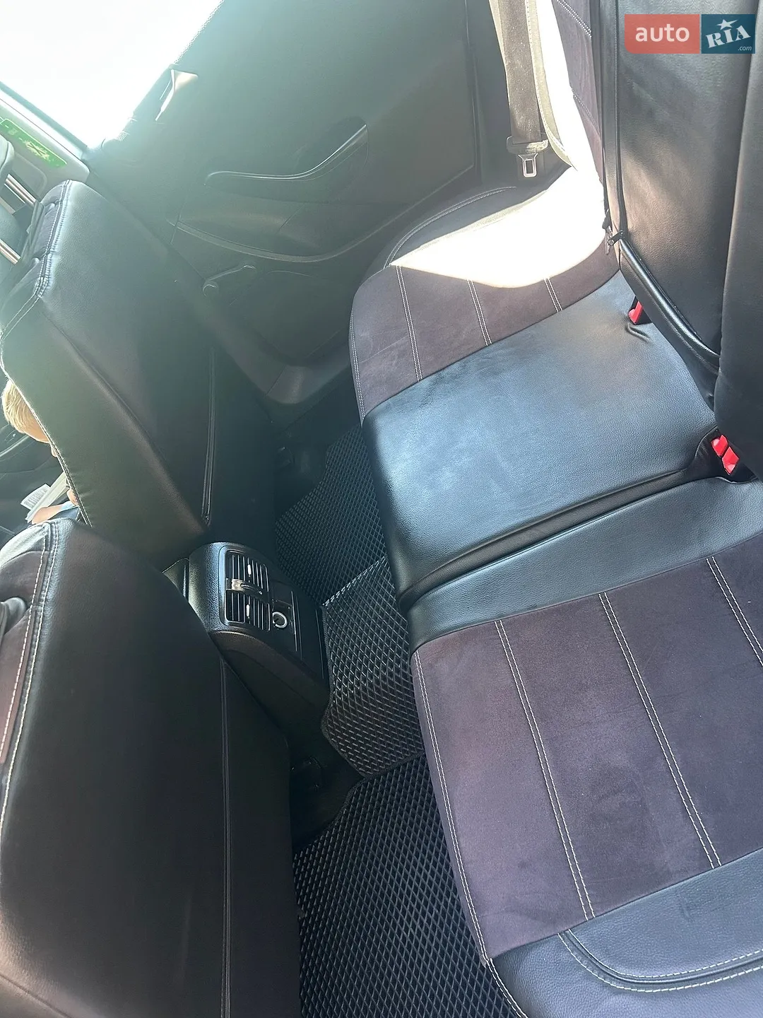 2010 Volkswagen Passat - мініатюра 5
