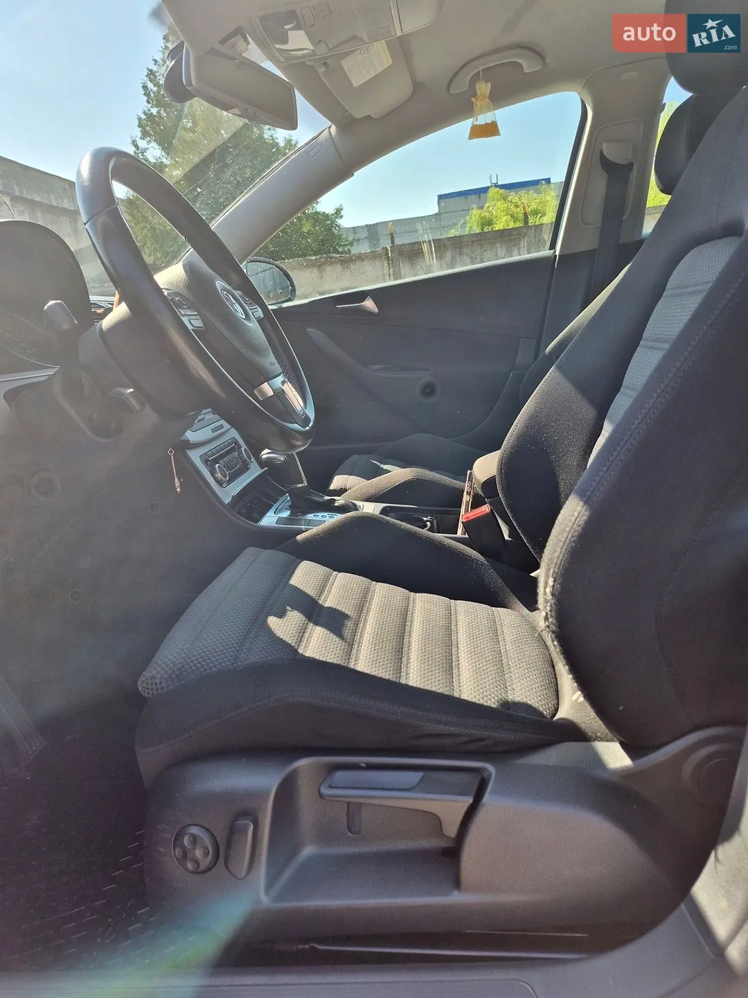 2010 Volkswagen Passat - мініатюра 31