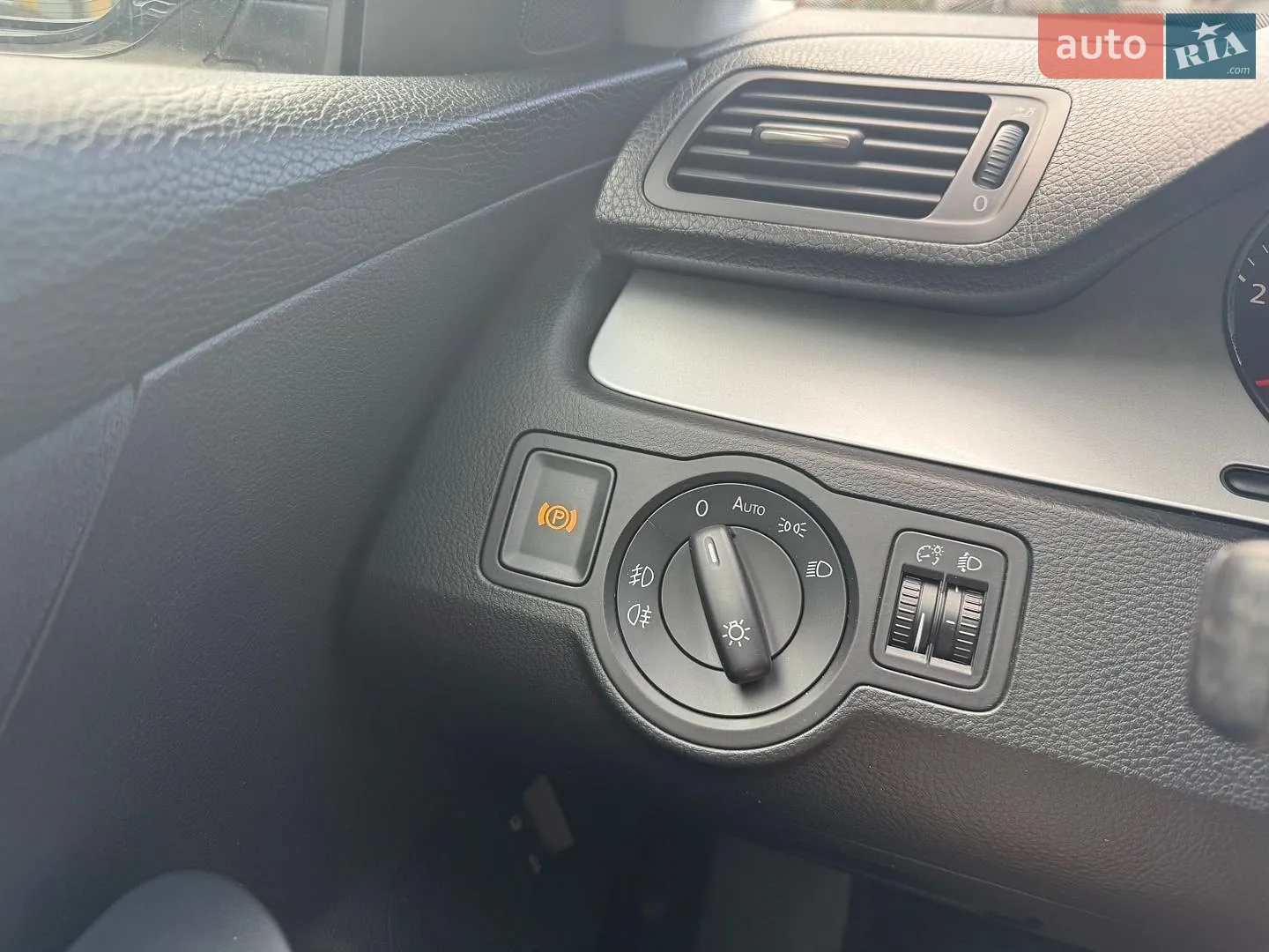 2010 Volkswagen Passat - мініатюра 37