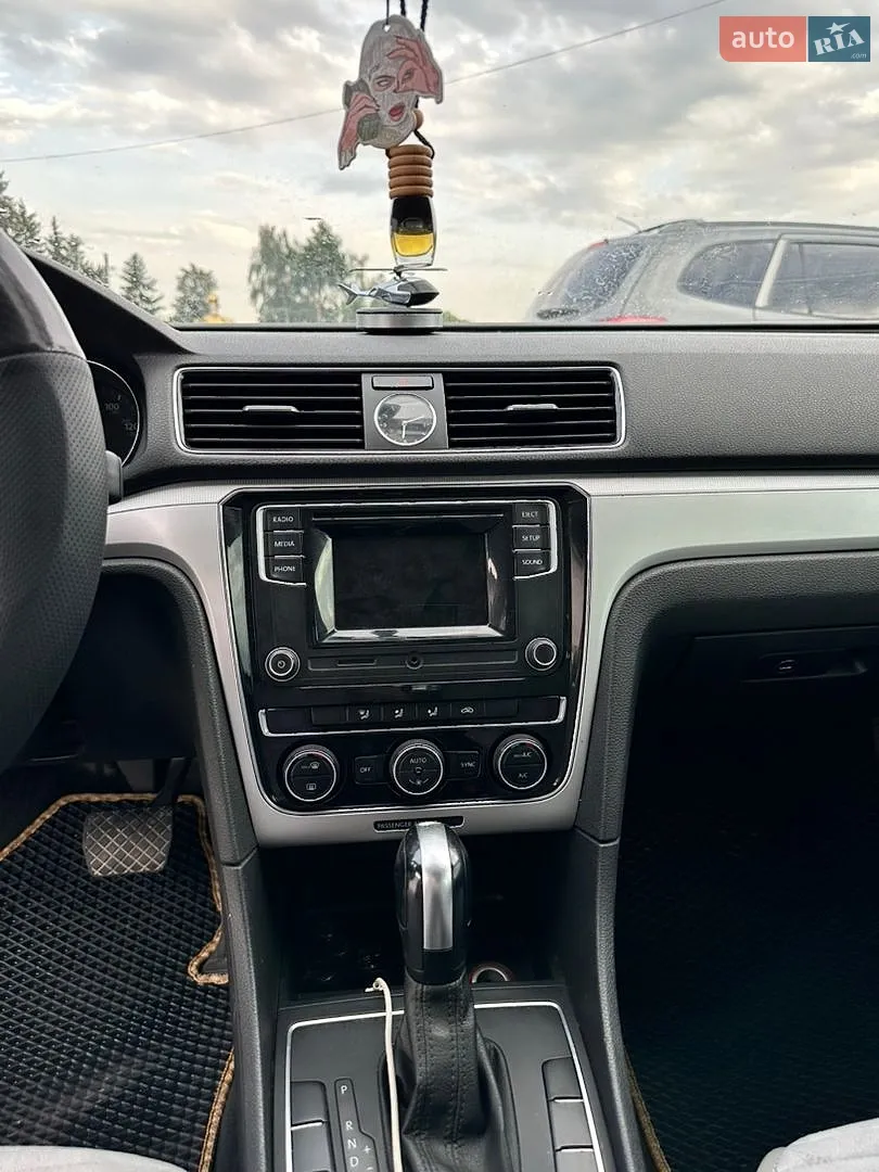 2017 Volkswagen Passat - мініатюра 14