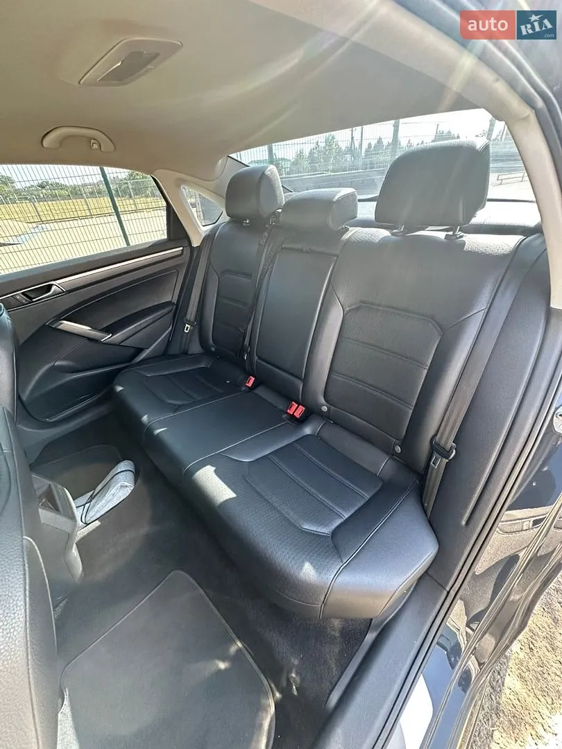 2017 Volkswagen Passat - мініатюра 9
