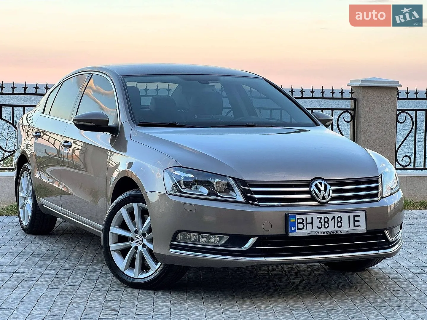 2011 Volkswagen Passat - фото 1