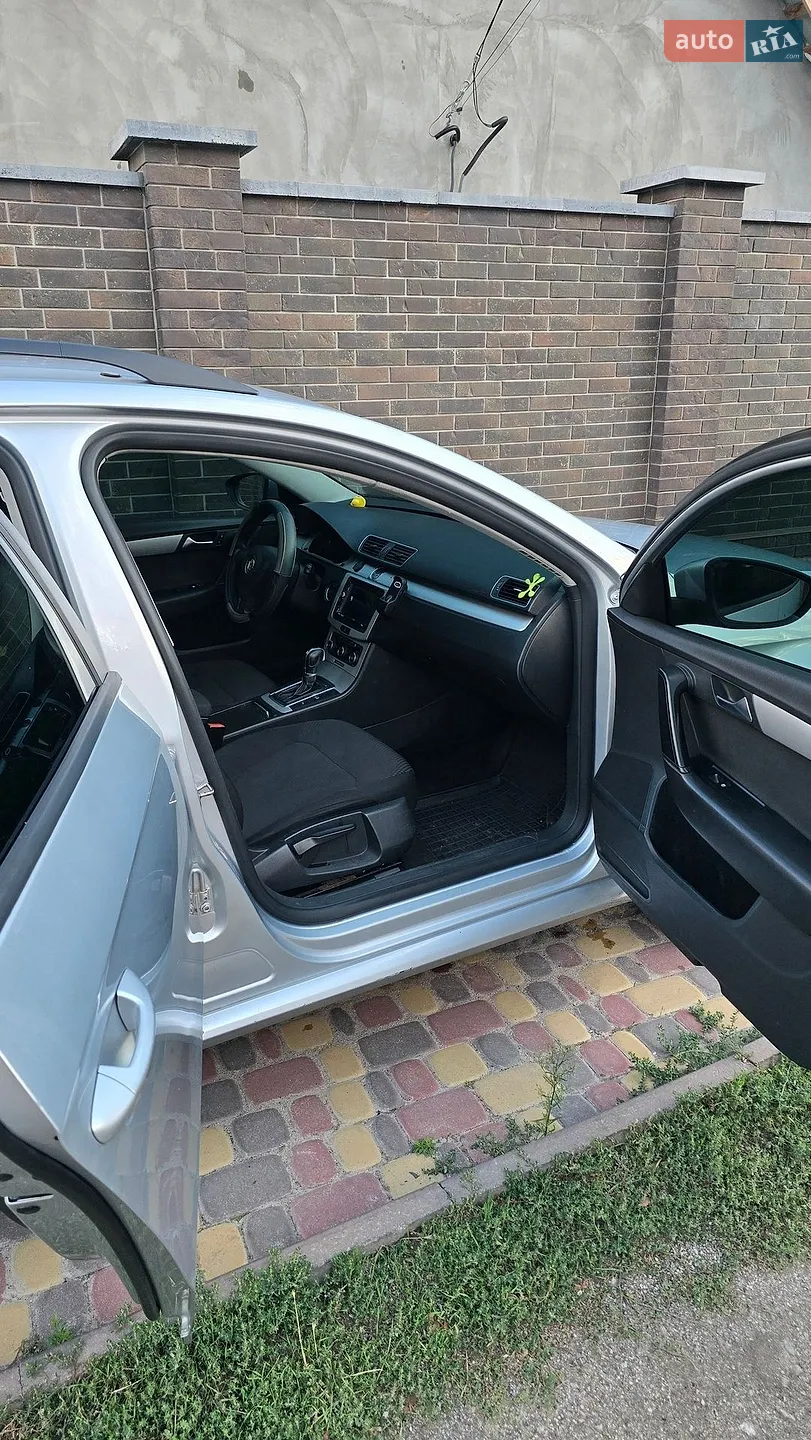 2011 Volkswagen Passat - мініатюра 9