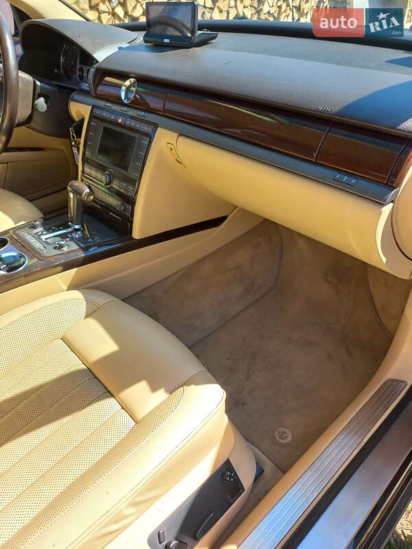 Седан Volkswagen Phaeton 2005 в Ивано-Франковске