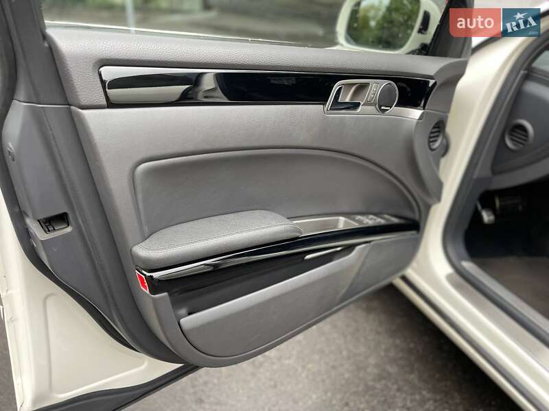 Седан Volkswagen Phaeton 2011 в Кременчуці