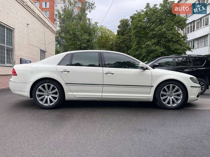 Седан Volkswagen Phaeton 2011 в Кременчуці