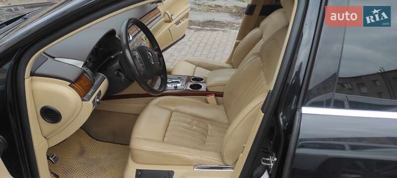 Седан Volkswagen Phaeton 2011 в Ровно