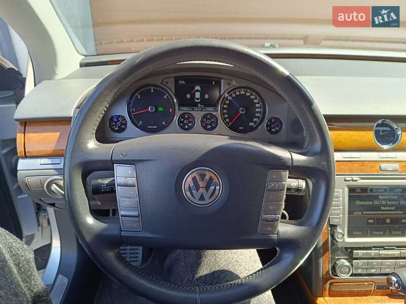 Седан Volkswagen Phaeton 2009 в Глибокій