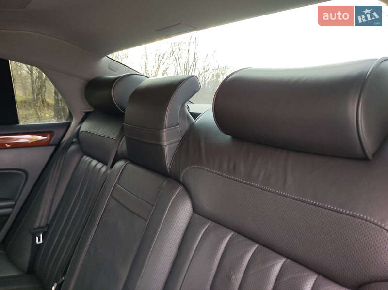 Седан Volkswagen Phaeton 2009 в Черновцах