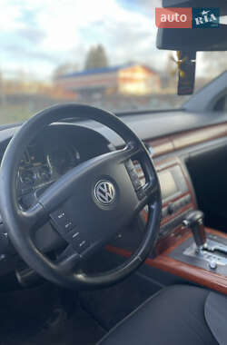 Седан Volkswagen Phaeton 2004 в Ровно