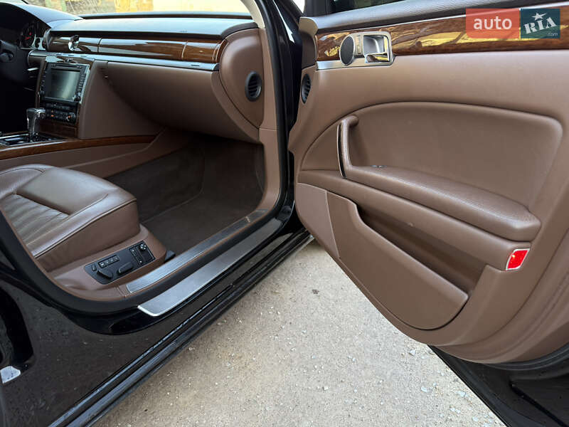 Седан Volkswagen Phaeton 2015 в Киеве