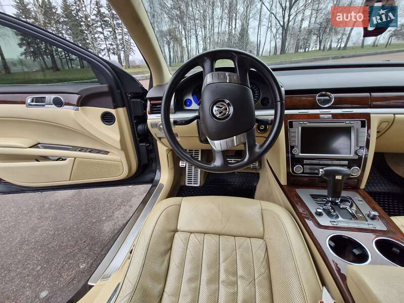 Седан Volkswagen Phaeton 2011 в Житомирі