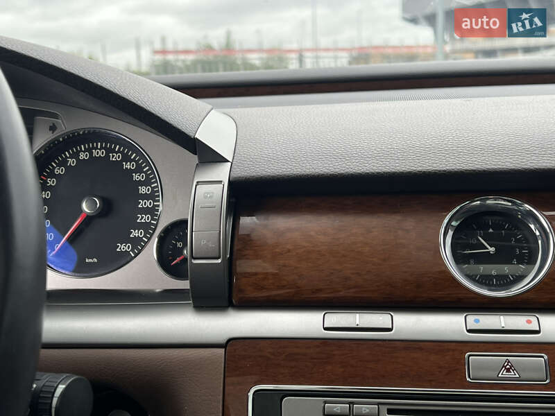 Седан Volkswagen Phaeton 2013 в Львові