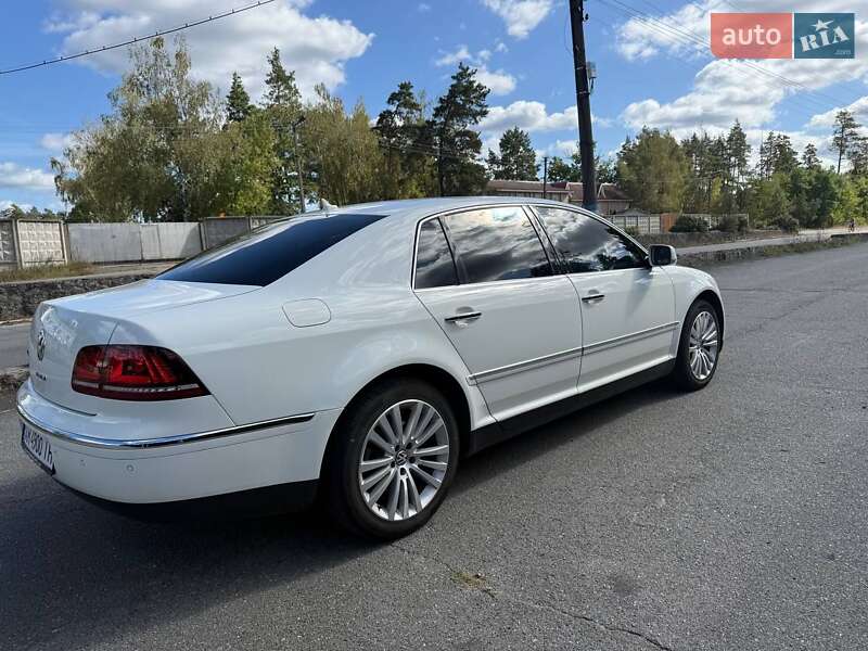Седан Volkswagen Phaeton 2009 в Малине