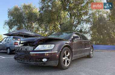 Седан Volkswagen Phaeton 2003 в Киеве