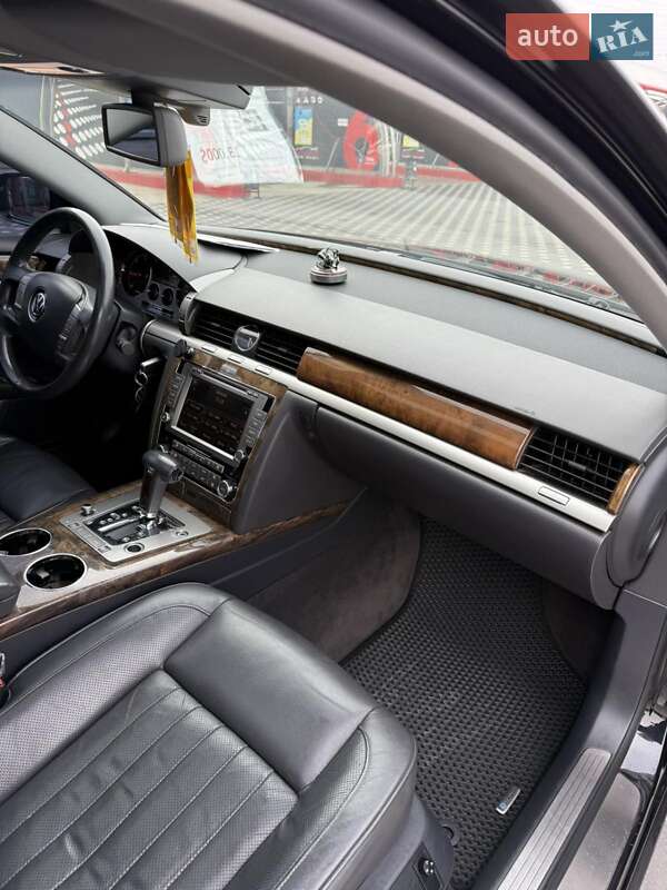 Седан Volkswagen Phaeton 2011 в Полтаве