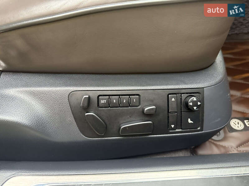 Седан Volkswagen Phaeton 2011 в Сваляві