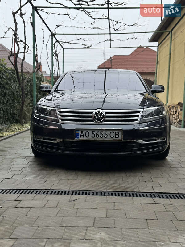 Седан Volkswagen Phaeton 2010 в Мукачево