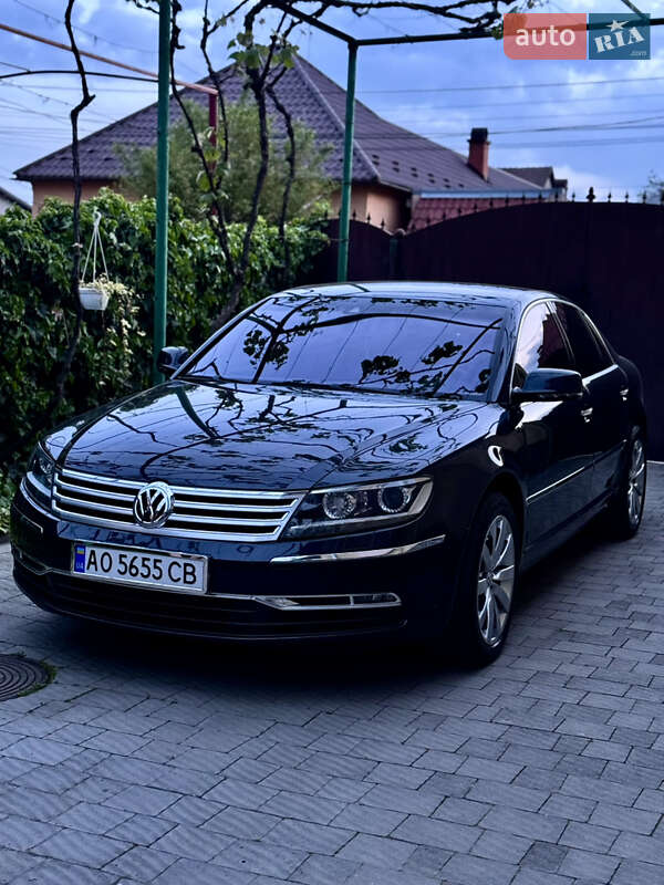 Седан Volkswagen Phaeton 2010 в Мукачево