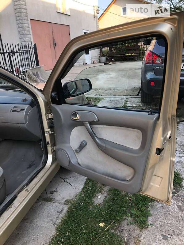 Хэтчбек Volkswagen Pointer 2006 в Звягеле