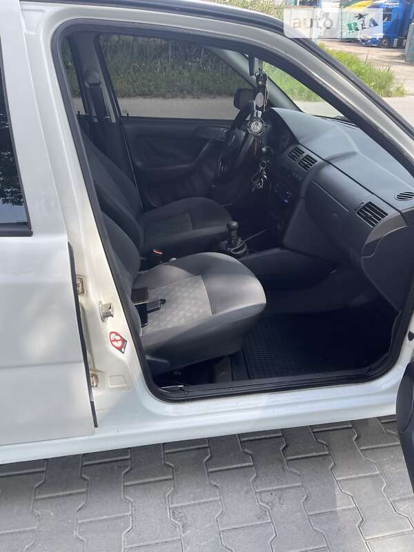 Хэтчбек Volkswagen Pointer 2004 в Львове