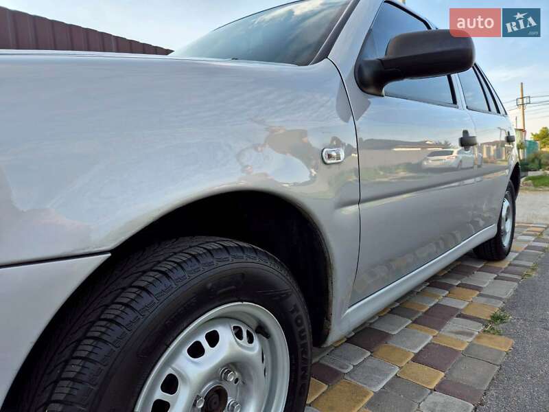 Хэтчбек Volkswagen Pointer 2004 в Обухове фото 6 Хэтчбек Volkswagen Pointer 2004 в Обухове