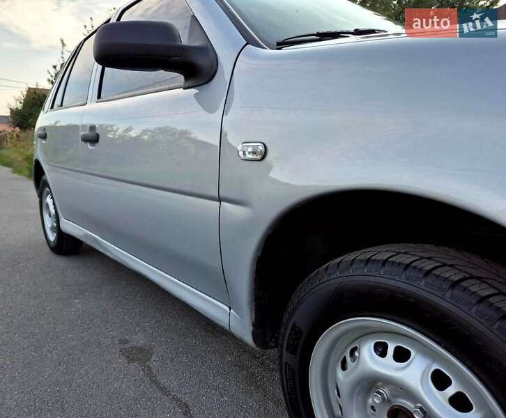 Хэтчбек Volkswagen Pointer 2004 в Обухове фото 15 Хэтчбек Volkswagen Pointer 2004 в Обухове