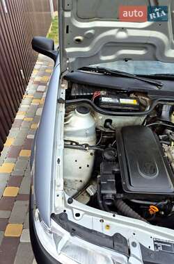 Хэтчбек Volkswagen Pointer 2004 в 