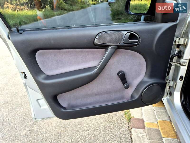 Хэтчбек Volkswagen Pointer 2004 в Обухове фото 27 Хэтчбек Volkswagen Pointer 2004 в Обухове