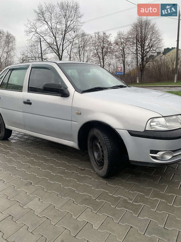 Хэтчбек Volkswagen Pointer 2006 в Черновцах