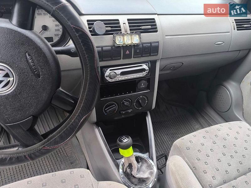 Хетчбек Volkswagen Pointer 2005 в Ірпені