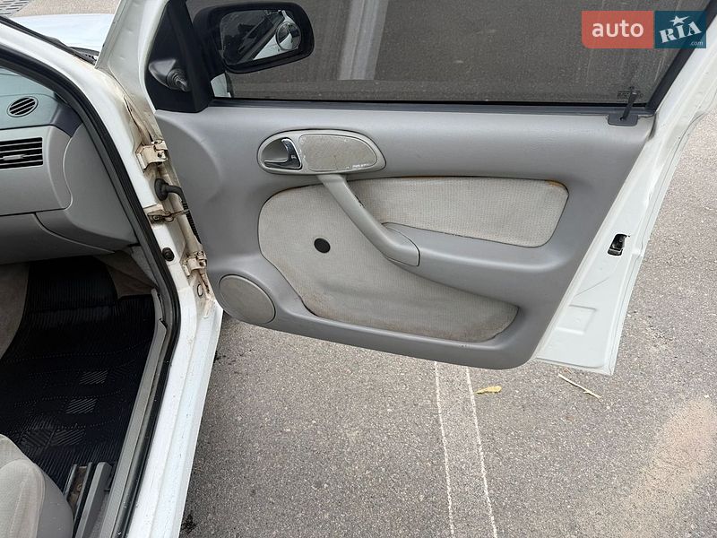 Хэтчбек Volkswagen Pointer 2005 в Днепре фото 11 Хэтчбек Volkswagen Pointer 2005 в Днепре