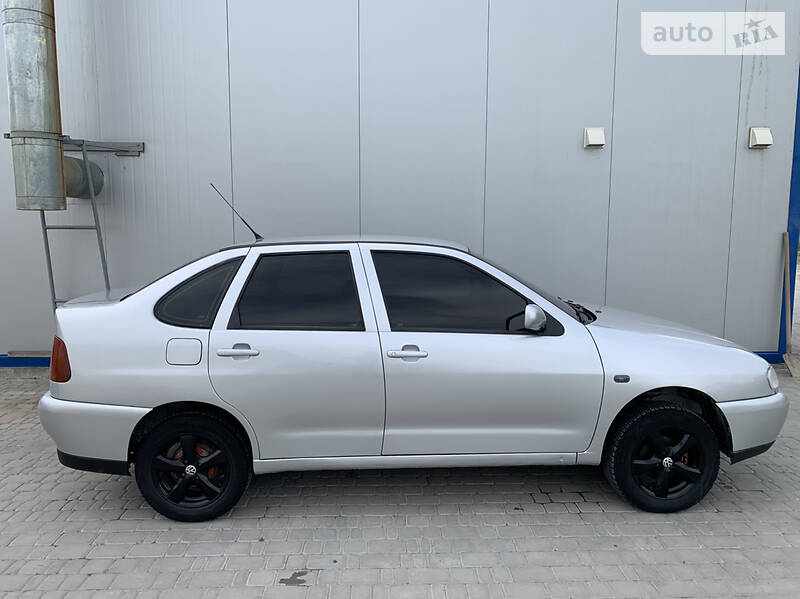 Седан Volkswagen Polo 2000 в Тернополі