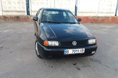 Седан Volkswagen Polo 1997 в Ровно