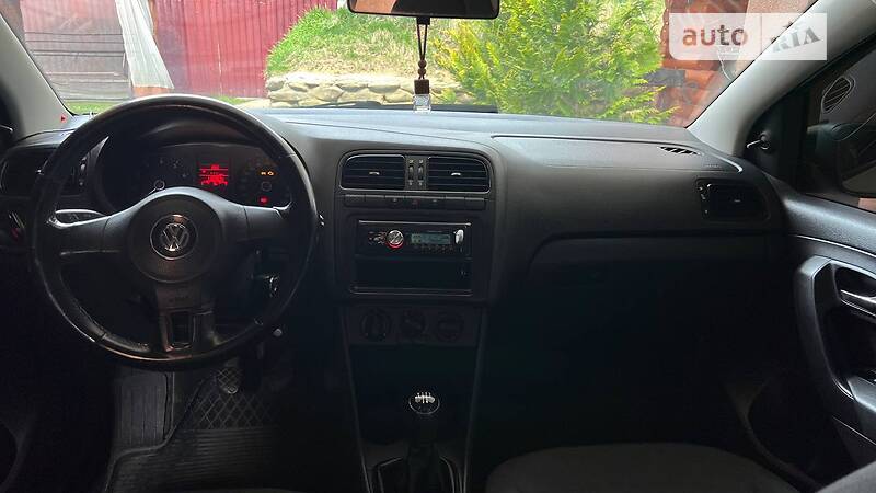 Седан Volkswagen Polo 2013 в Великому Березному