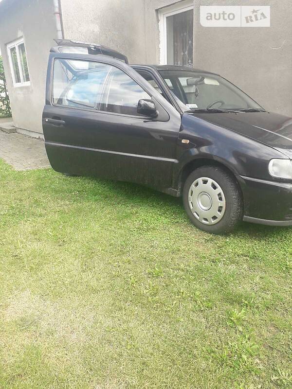 Хетчбек Volkswagen Polo 1999 в Городку