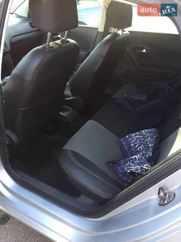 Седан Volkswagen Polo 2012 в Горішніх Плавнях
