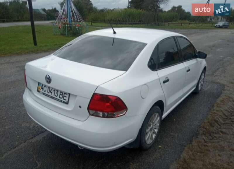 Седан Volkswagen Polo 2013 в Старій Вижівці
