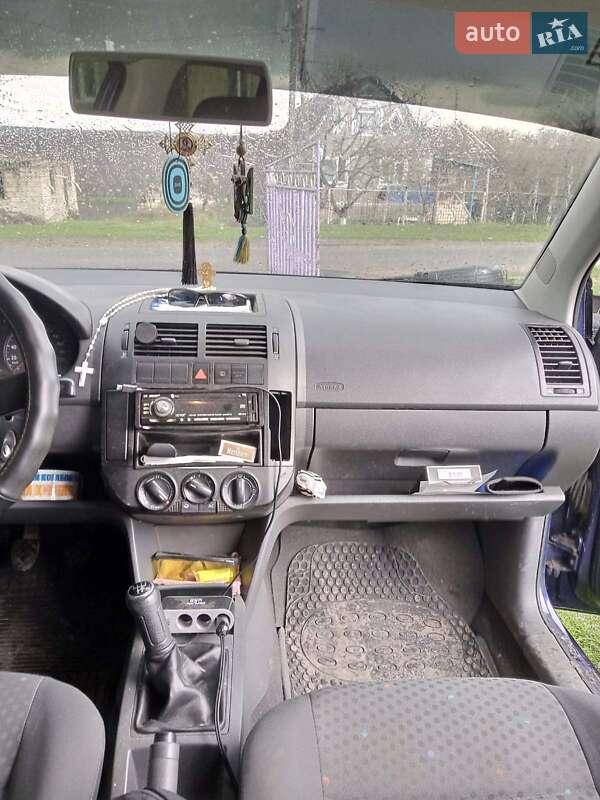 Седан Volkswagen Polo 2004 в Песчанке